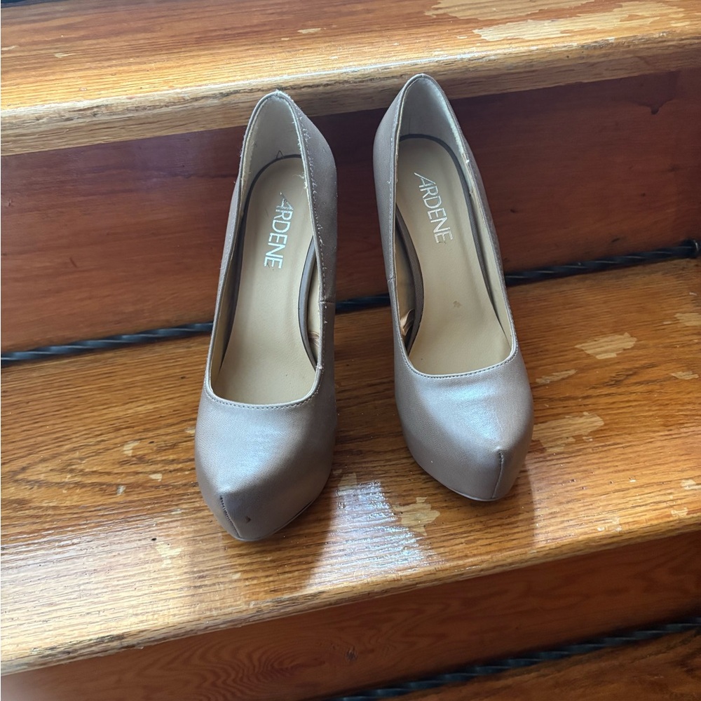 Ardene Women's Classic Brown Heels